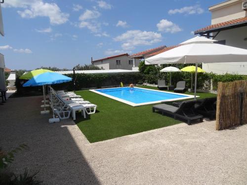 Ilsad apartments Apartment with pool 80 meters from sea Great location — 4-Star Luxury Hotel in Sveti Filip I Jakov, Croatia