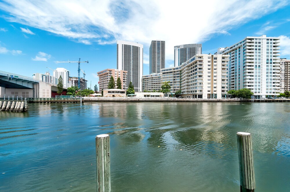 Private Residences at Beachwalk by SoFla Vacations - photo 19