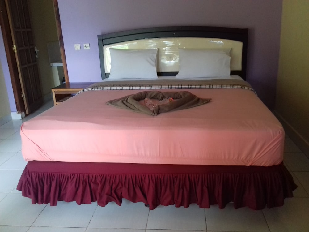 Pondok Guru Bakti Cottages - carbon neutral hotel in Bayeuen
