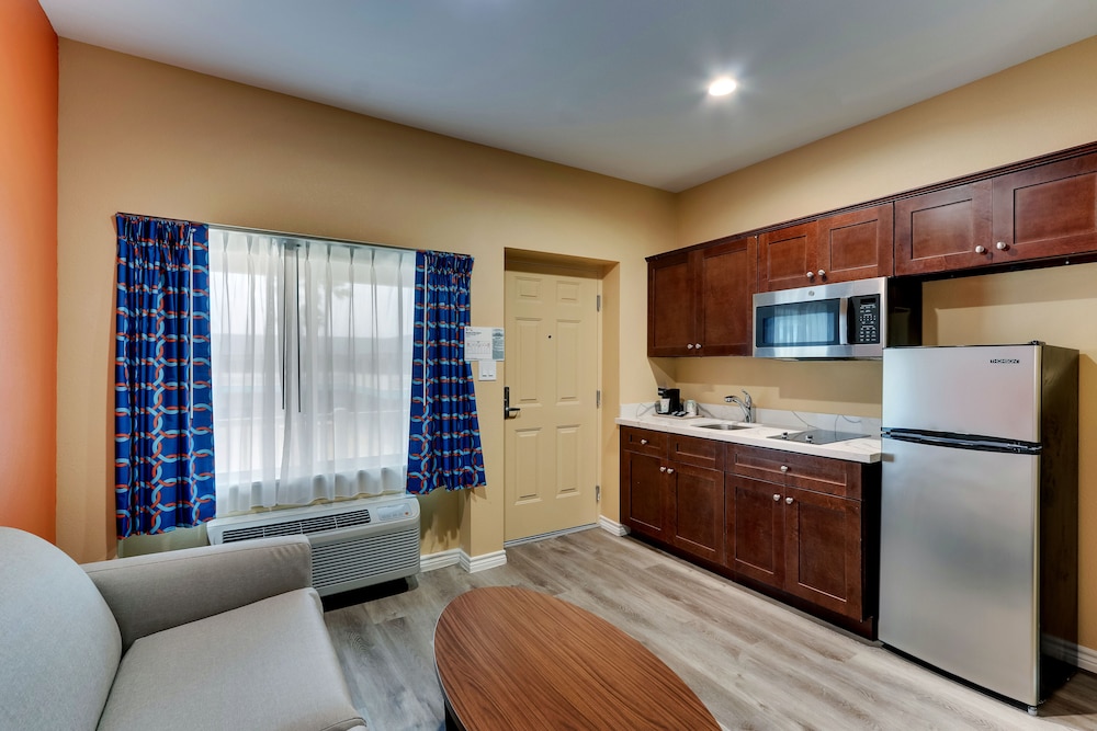 Captain's Quarters Inn - photo 17