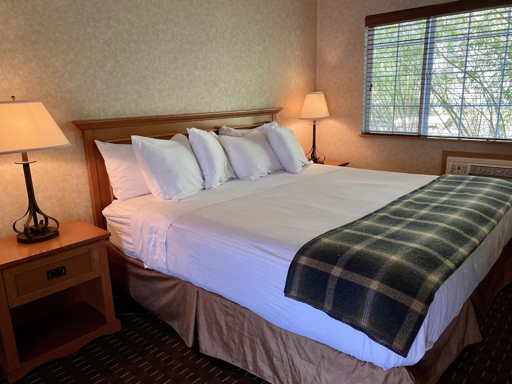 Cousins Country Inn - photo 20