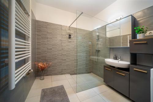 Grace Pine Apartment 2 — 4-Star Luxury Hotel in Budapest, Hungary