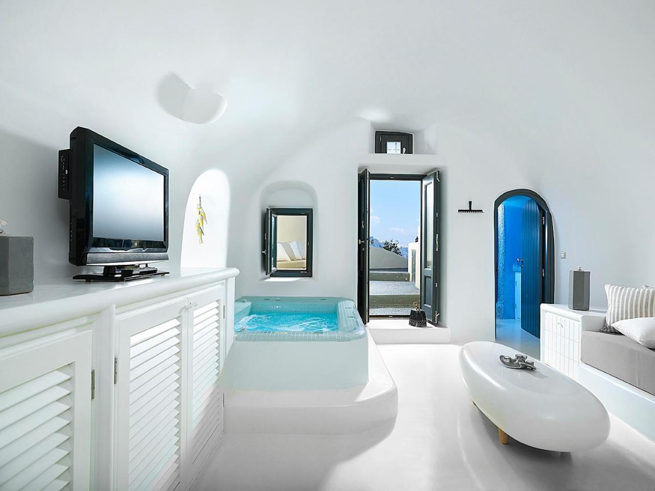 Blue Canaves Boutique Villa — 4-Star Luxury Hotel in Oia, Greece
