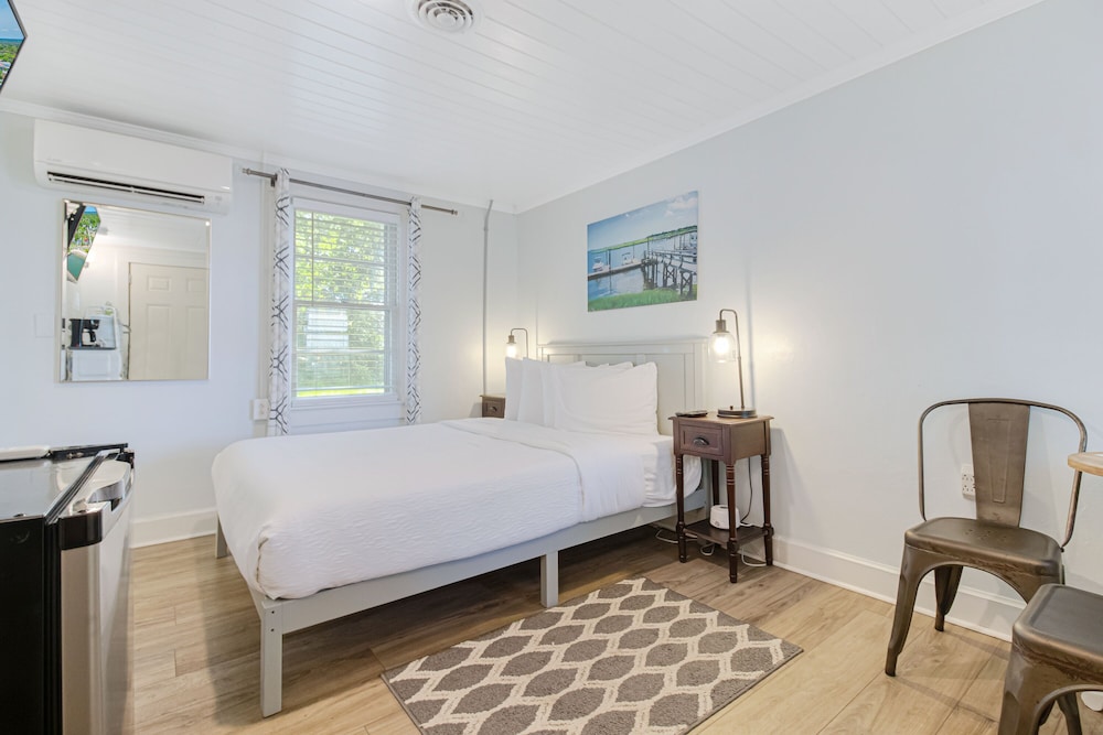 The Inn at River Oaks - photo 30