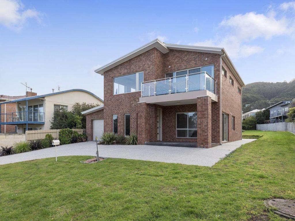 Gloria June BYO Linen in Apollo Bay, Australia