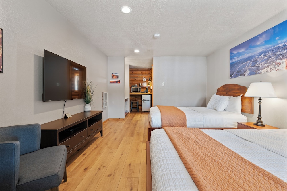 Duck Creek Village Inn - photo 34