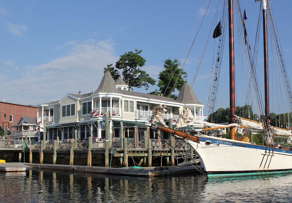 Grand Harbor Inn - photo 2