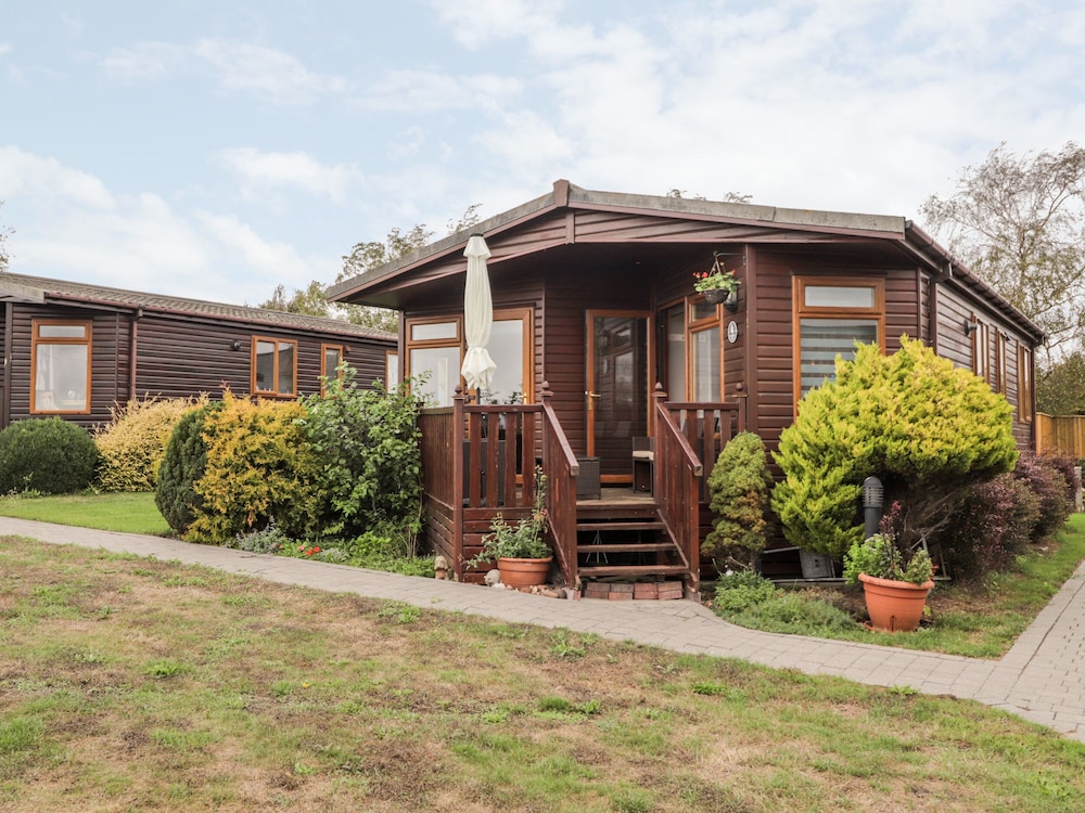 4 Country View Park — Faversham