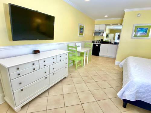 Island Inn of Atlantic Beach - photo 92