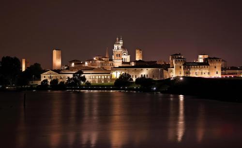 Suite Mazzini 23 — 4-Star Luxury Hotel in Mantova, Italy