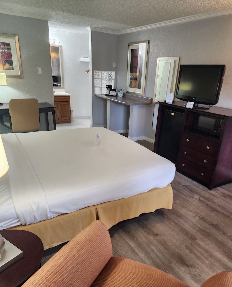 Mariposa Hotel - photo 10
