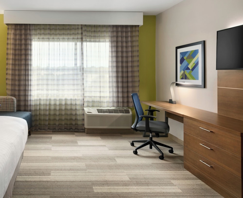 Holiday Inn Express & Suites Salisbury by IHG - photo 18