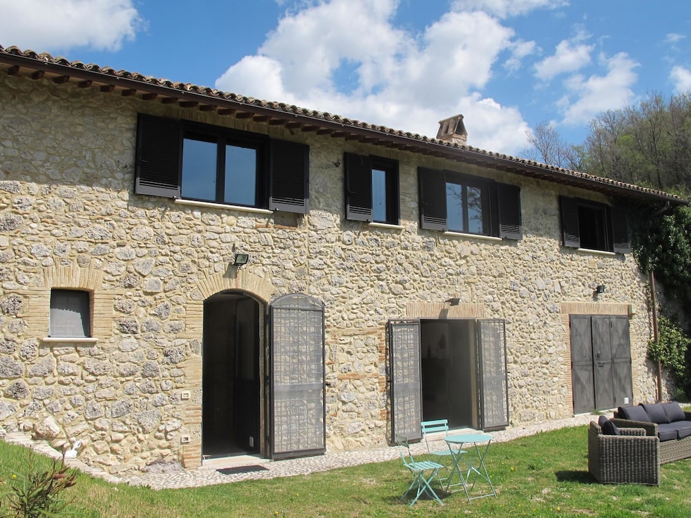 RSH Luxury Casale Sabina Valley — 4-Star Luxury Hotel in Rocca Sinibalda, Italy