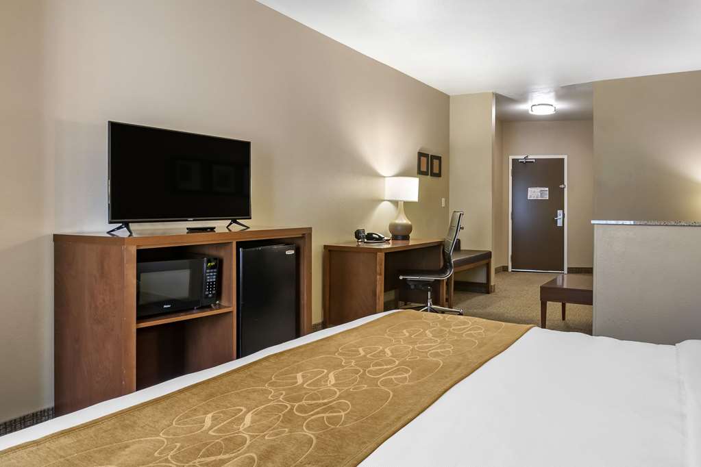 Comfort Suites Coralville I 80 - photo 11
