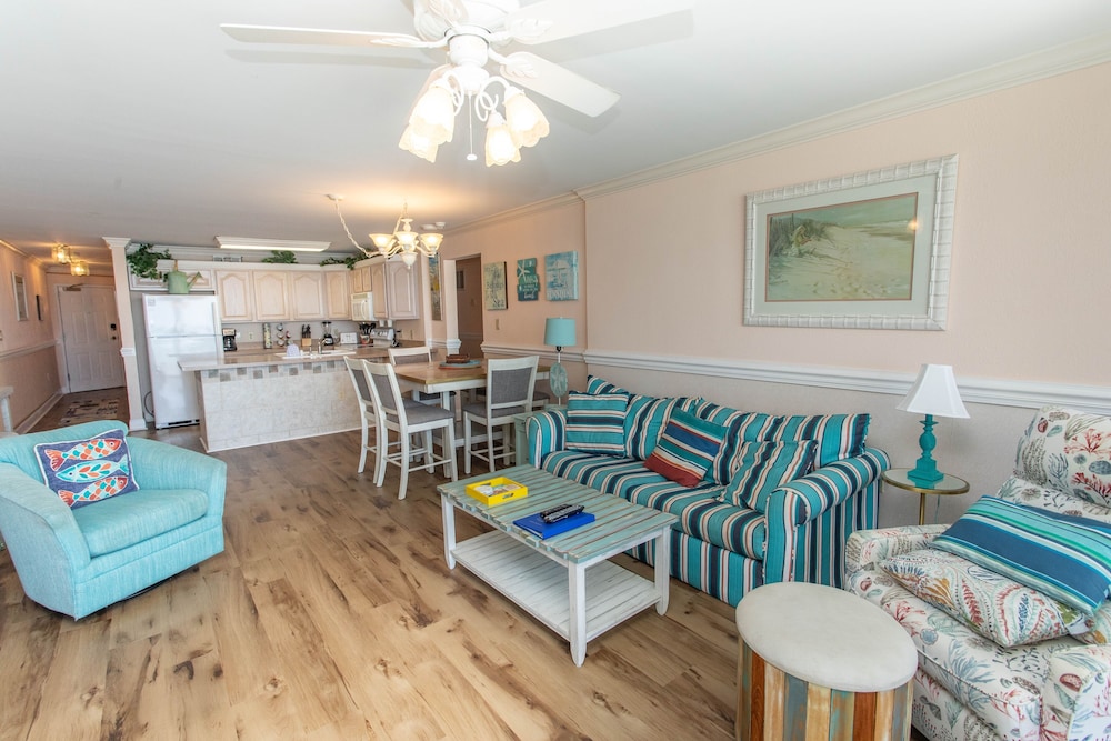 Royal Garden Resort 401 3 Bedroom Condo by Redawning - photo 18