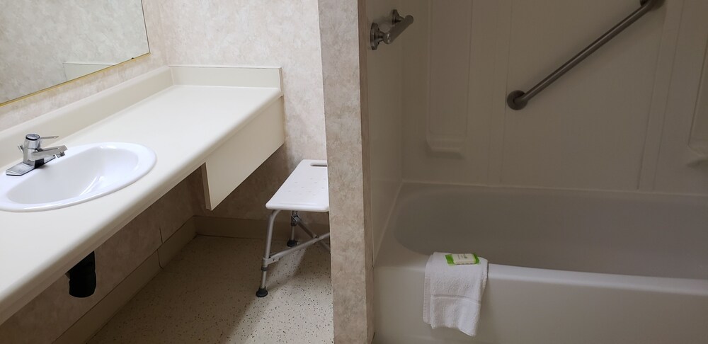 Inlet Tower Hotel & Suites - photo 39