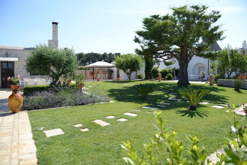B&B Trulli Dal Conte — 4-Star Luxury Hotel in Martina Franca, Italy