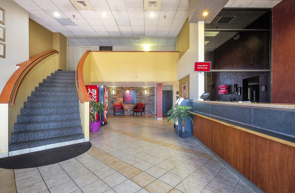 Red Roof Inn and Suites Cleveland Elyria - photo 31