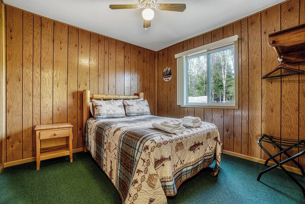 Lena's Northern Pines Resort - photo 14