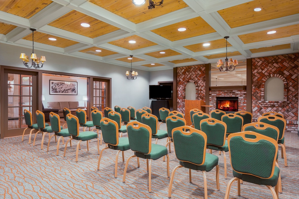Holiday Inn Resort The Lodge At Big Bear Lake by IHG - photo 60