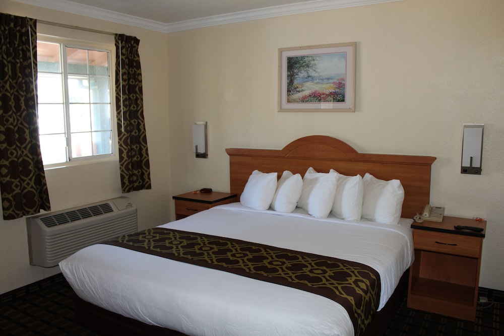Riverside Inn & Suites Santa Cruz - photo 21