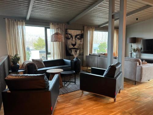 LL Properties L19 Spacious Boutique Apartment