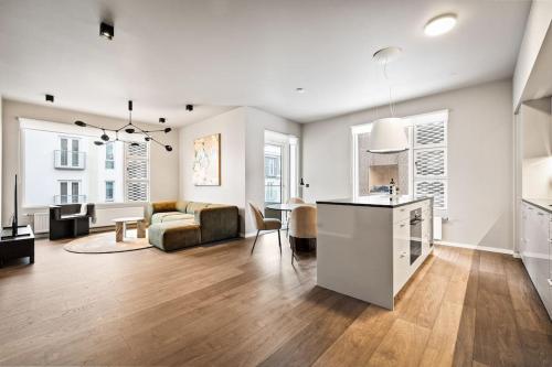 Private Lux 2BR & 2BA City Center with Free Parking