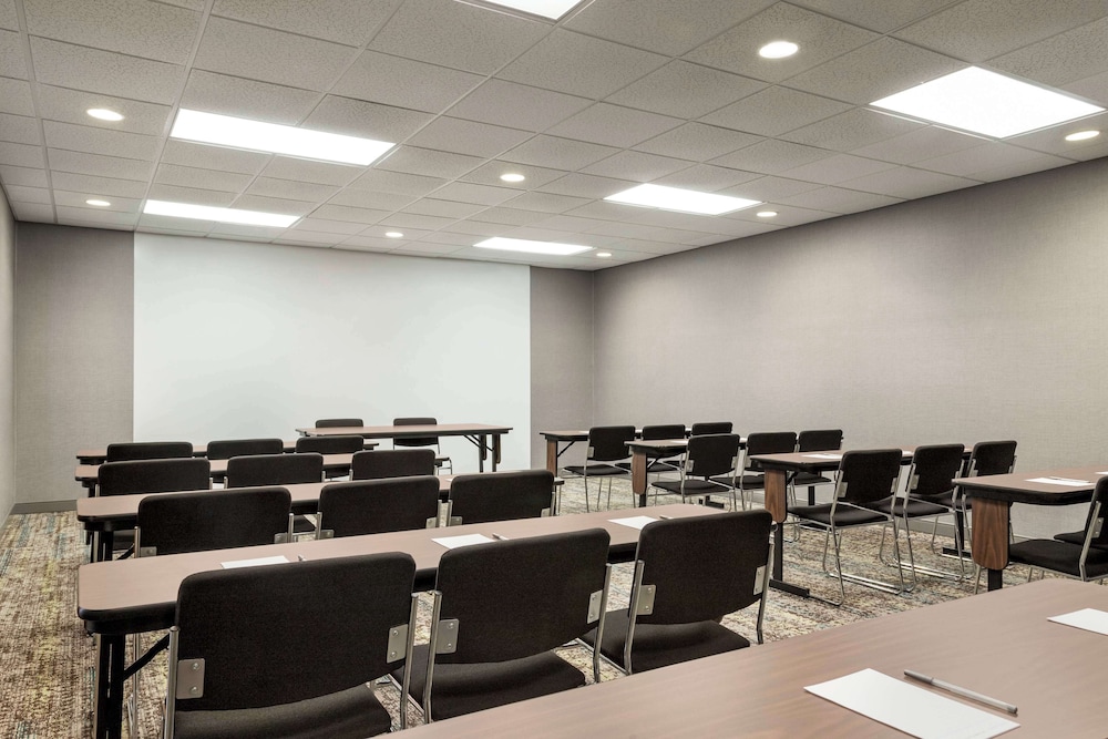 Hampton Inn & Suites Springfield MO - photo 29