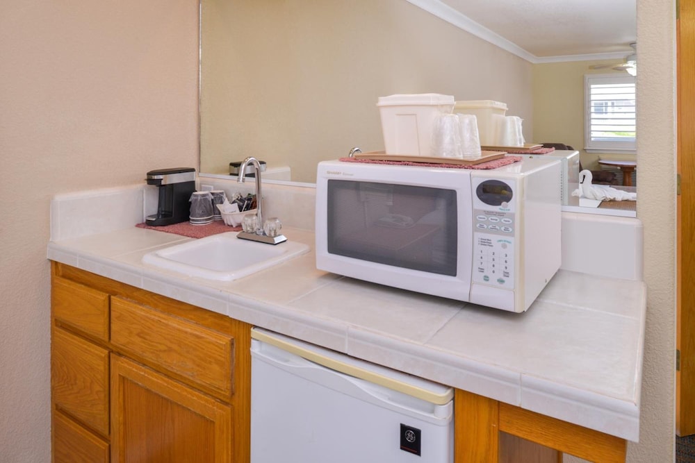 Cayucos Beach Inn - photo 15