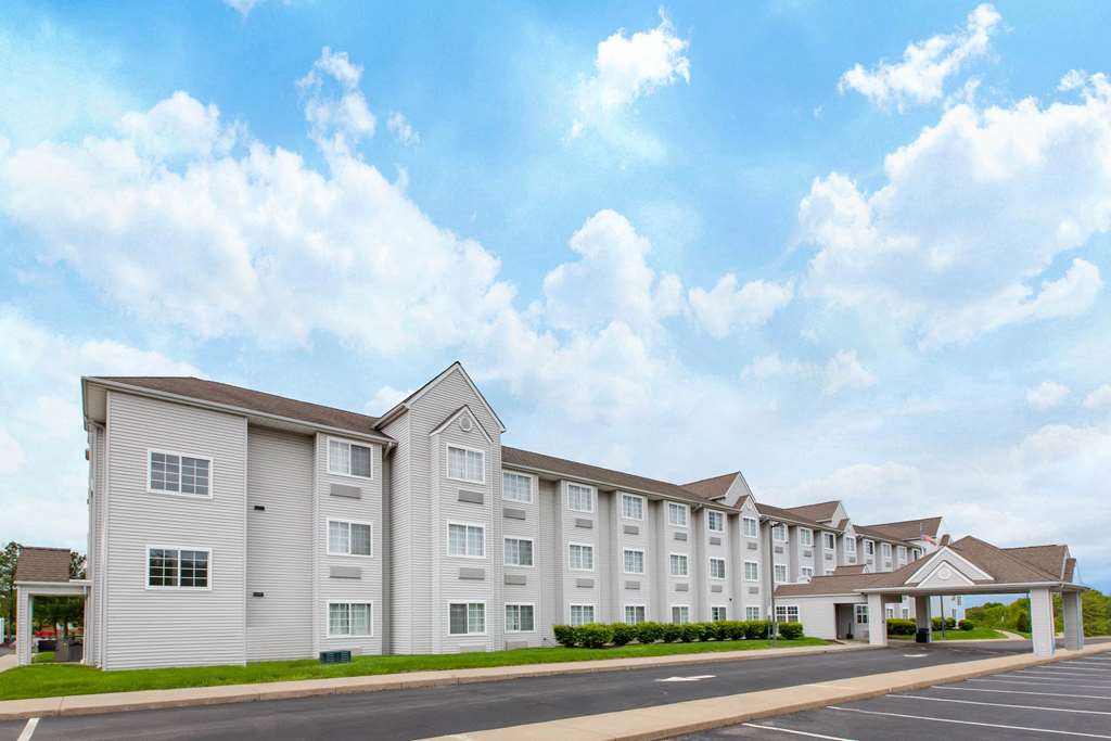 Microtel Inn & Suites by Wyndham Pittsburgh Airport - photo 3