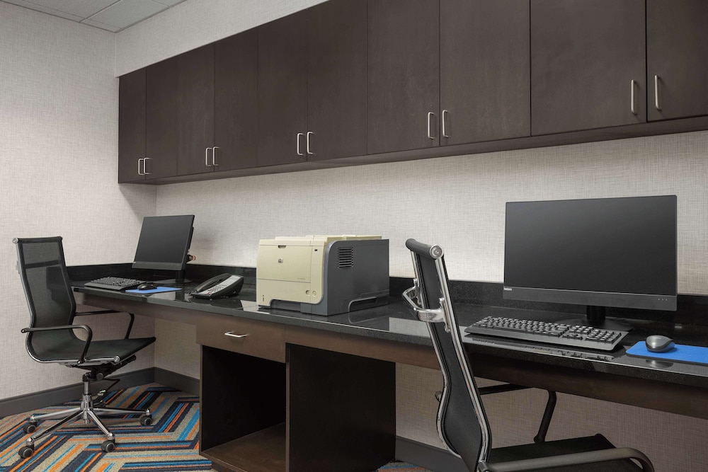 Hampton Inn Augusta - photo 28