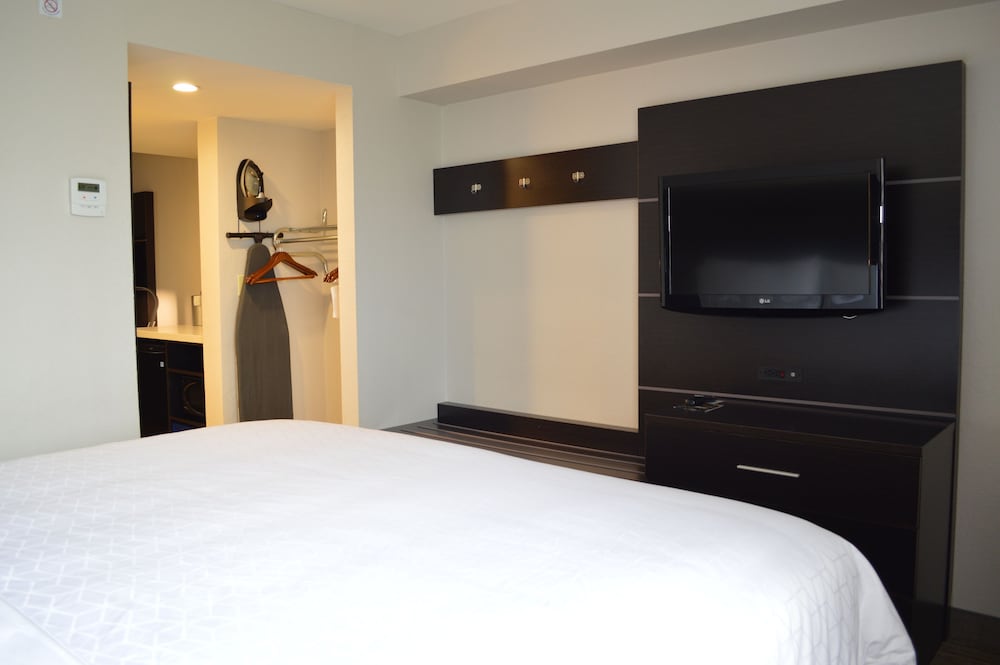 Holiday Inn Express & Suites Miami Hialeah by IHG - photo 17