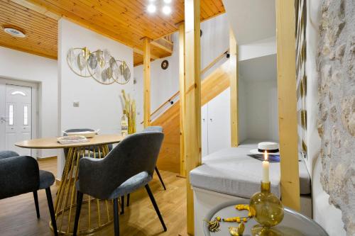 Il Vicolo in Agios Matthaios, Greece