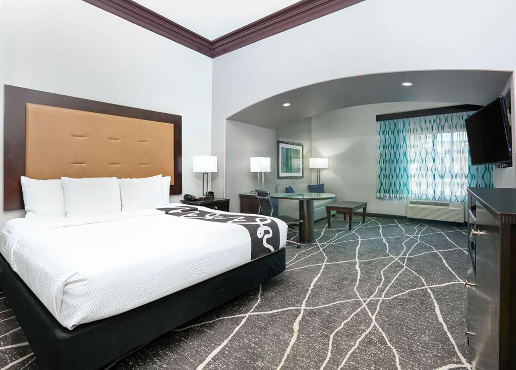 La Quinta Inn & Suites by Wyndham Little Rock Bryant - photo 19