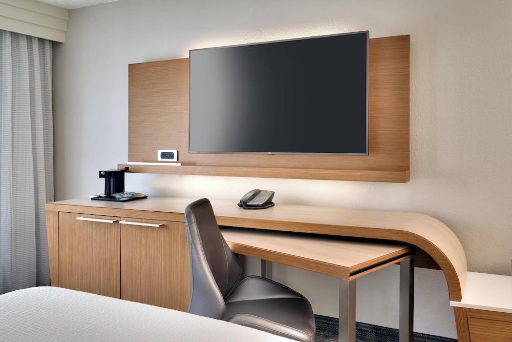 Courtyard by Marriott Charlotte Airport LoSo - photo 7