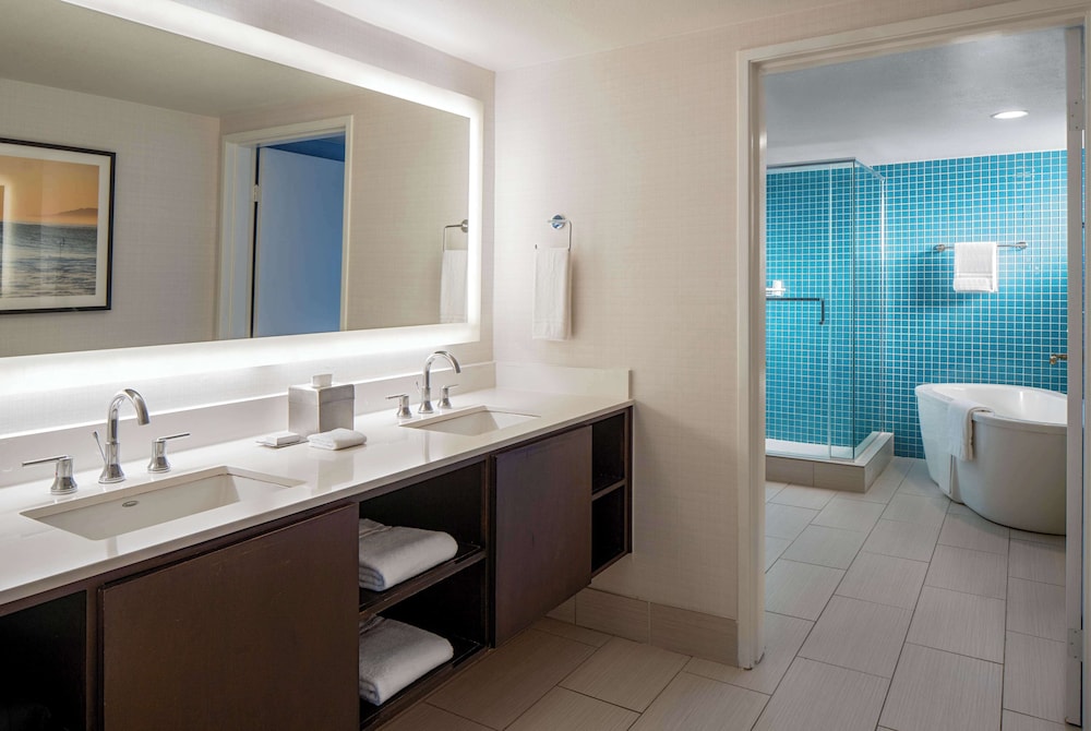 Hilton Garden Inn Dana Point Doheny Beach - photo 40