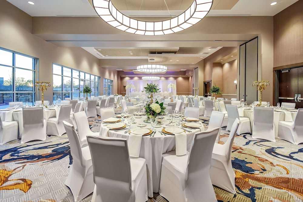 Embassy Suites by Hilton Jonesboro Red Wolf Convention Center - photo 43