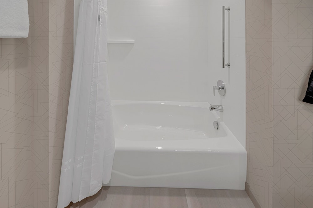 Holiday Inn Express & Suites Fort Walton Beach Eglin Area by IHG - photo 45