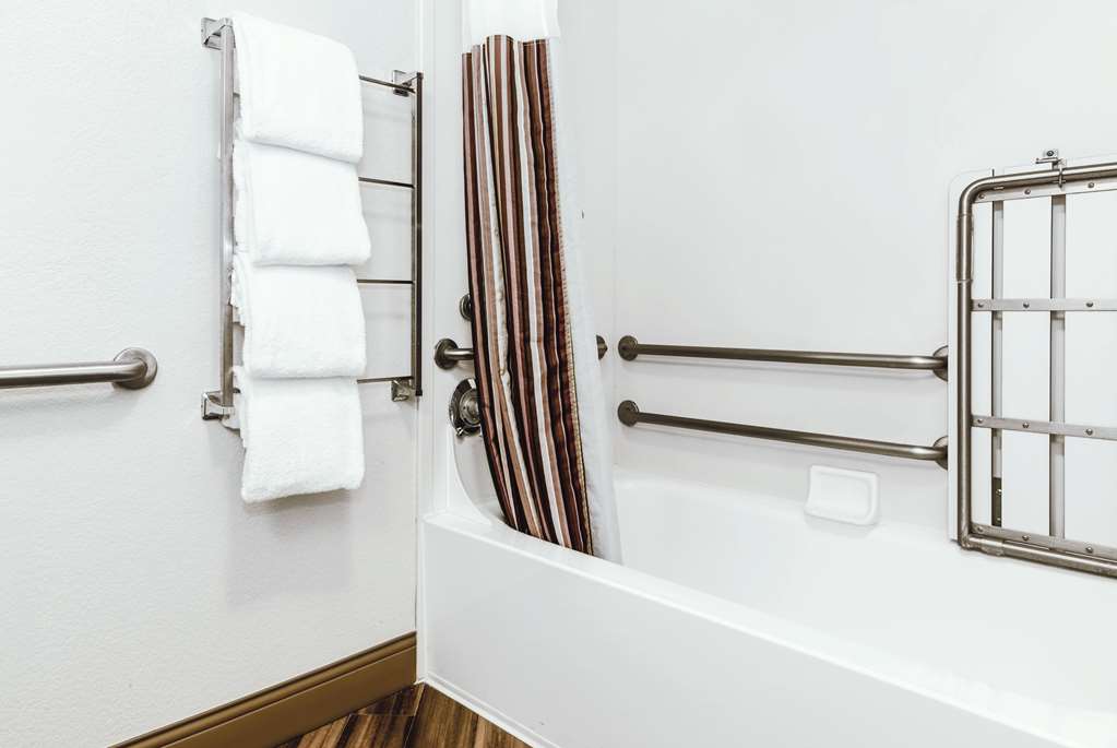 La Quinta Inn & Suites by Wyndham Ontario Airport - photo 34