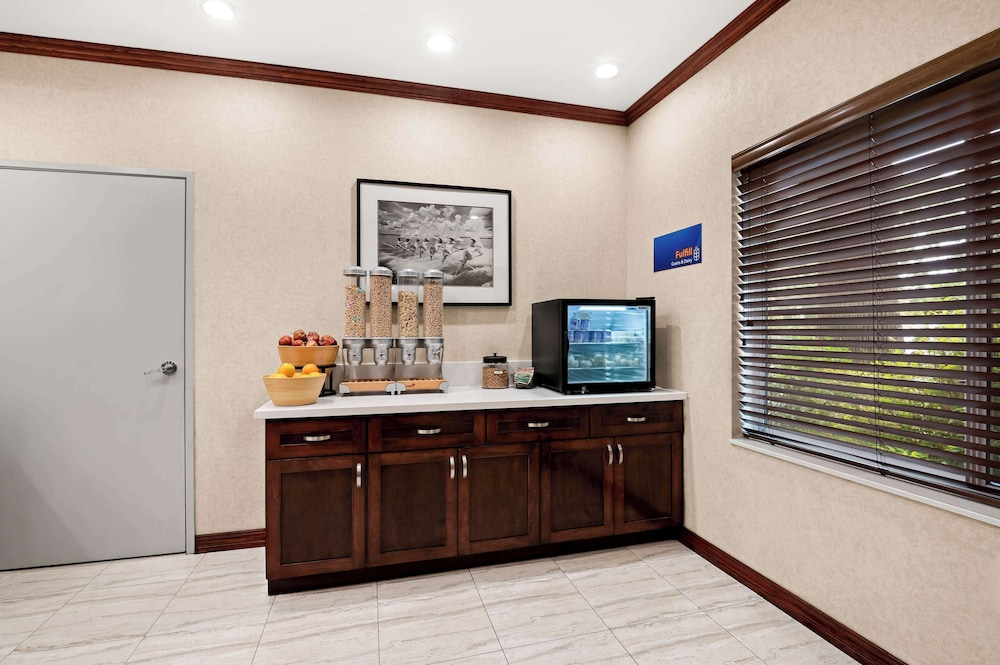 Best Western Ontario Mills Mall - photo 32