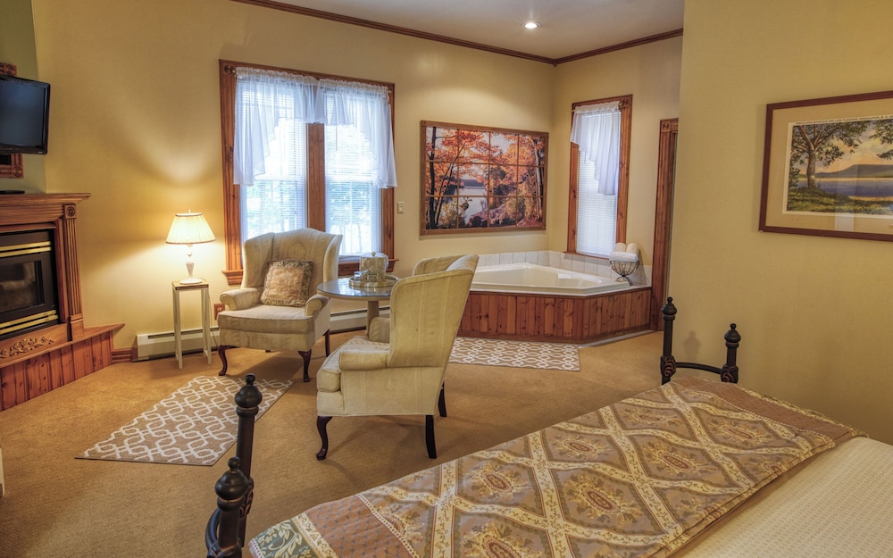 Rockwell Falls Inn and Wine Bar - photo 11