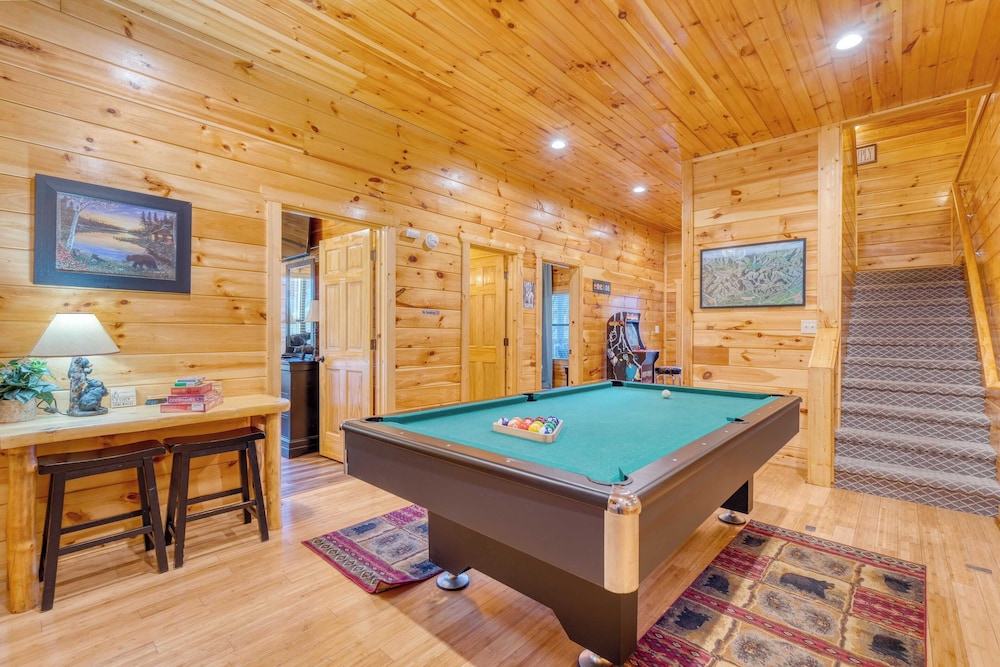 Bear Cove by Avantstay Hot Tub Pool Table - photo 15