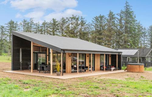 Beautiful Home In Hjørring With Sauna — 5-Star Luxury Hotel in Hjorring, Denmark