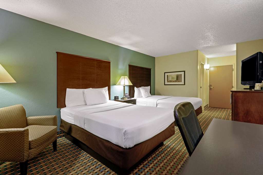 La Quinta Inn by Wyndham Columbia SE Fort Jackson - photo 14