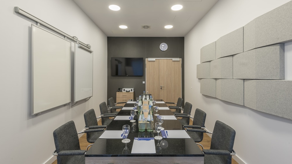 Holiday Inn Express Hotel & Suites Schulenburg by IHG - photo 88