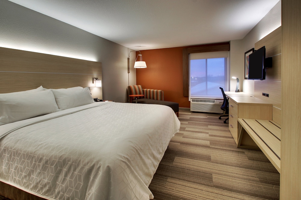 Holiday Inn Express & Suites Interstate 380 at 33rd Avenue by IHG - photo 6