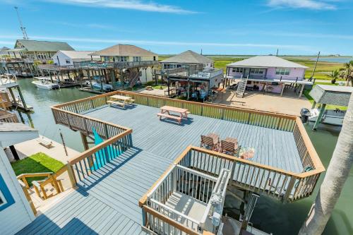 Second Wind Bay House Fish Float Fun — 4-Star Luxury Hotel in Freeport, United States