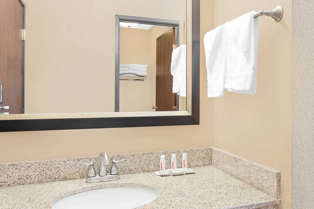 Super 8 by Wyndham Sheboygan WI - photo 10