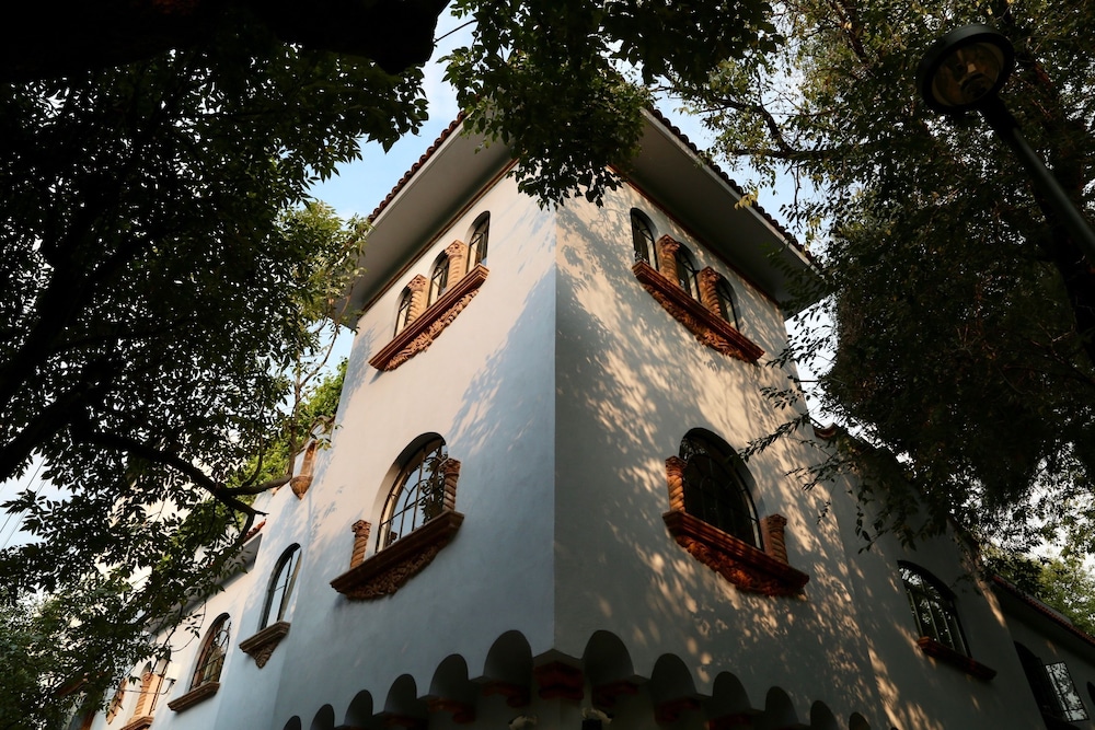 Casa Dovela — 4-Star Luxury Hotel in Cuauhtemoc, Mexico