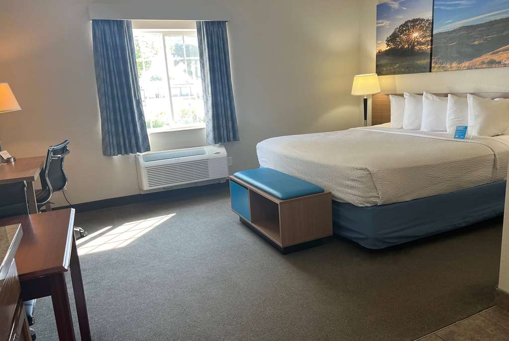 Days Inn & Suites by Wyndham Columbus NE - photo 8